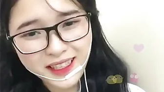 Em gái Việt cực xinh livestream Uplive